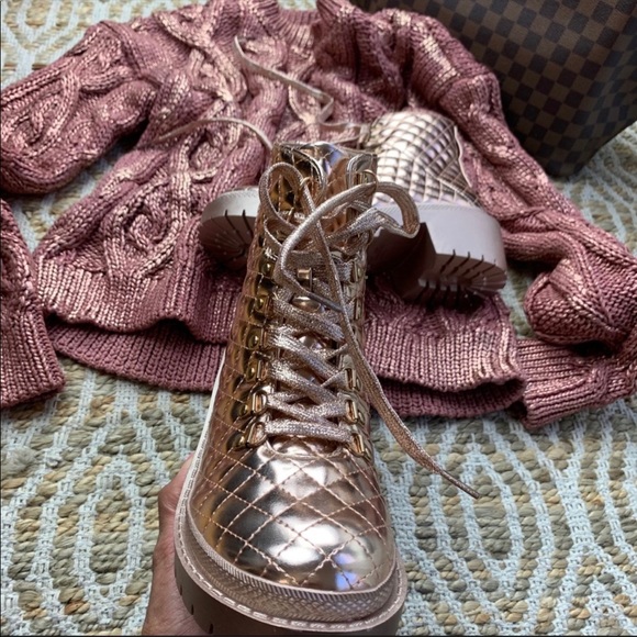 hP] CAPE ROBBIN ROSE GOLD CHUNK QUILT LACE UP BO - Picture 2 of 10